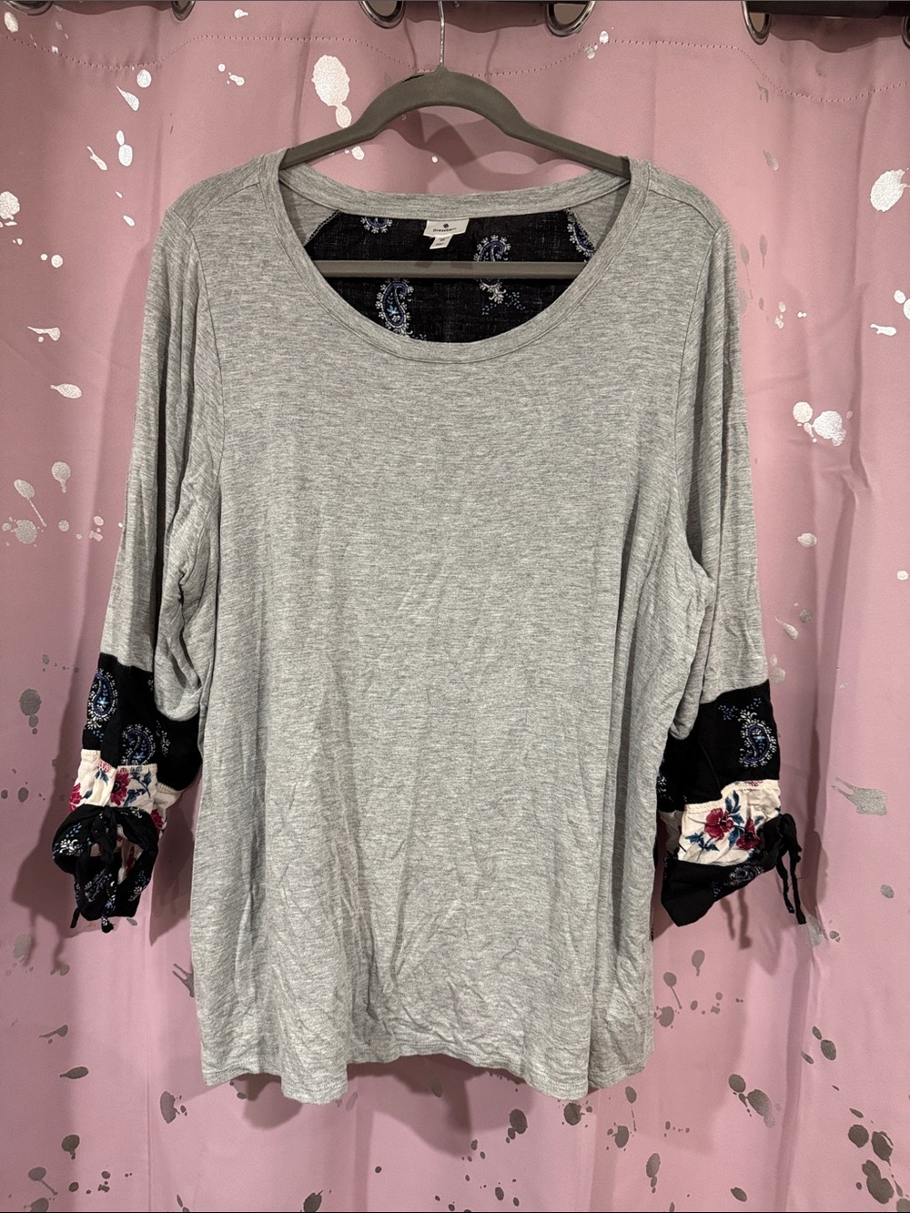 dressbarn Light Gray Scoop Neck Top with Floral Accent Sleeves